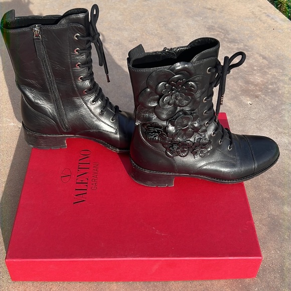 VALENTINO FLOWER COMBAT MOTO BOOTS BLACK 8 - Picture 4 of 14